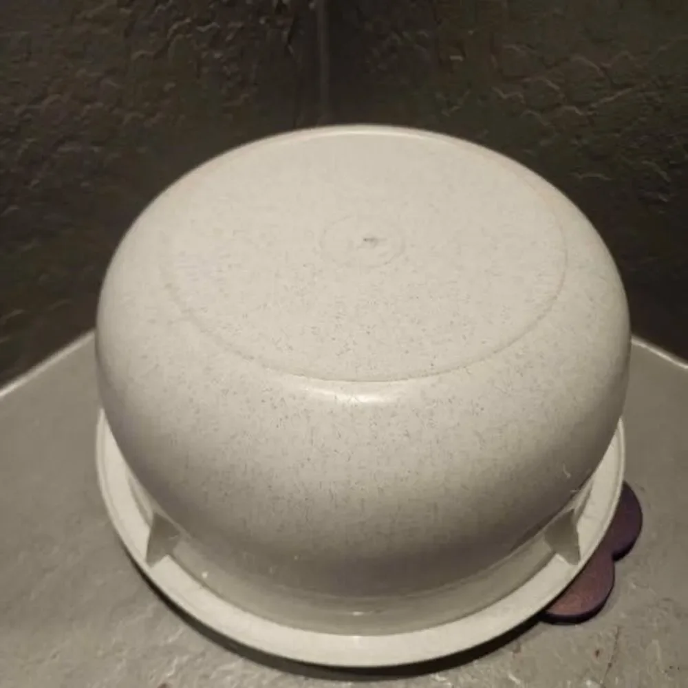 Unbranded vintage tupperware