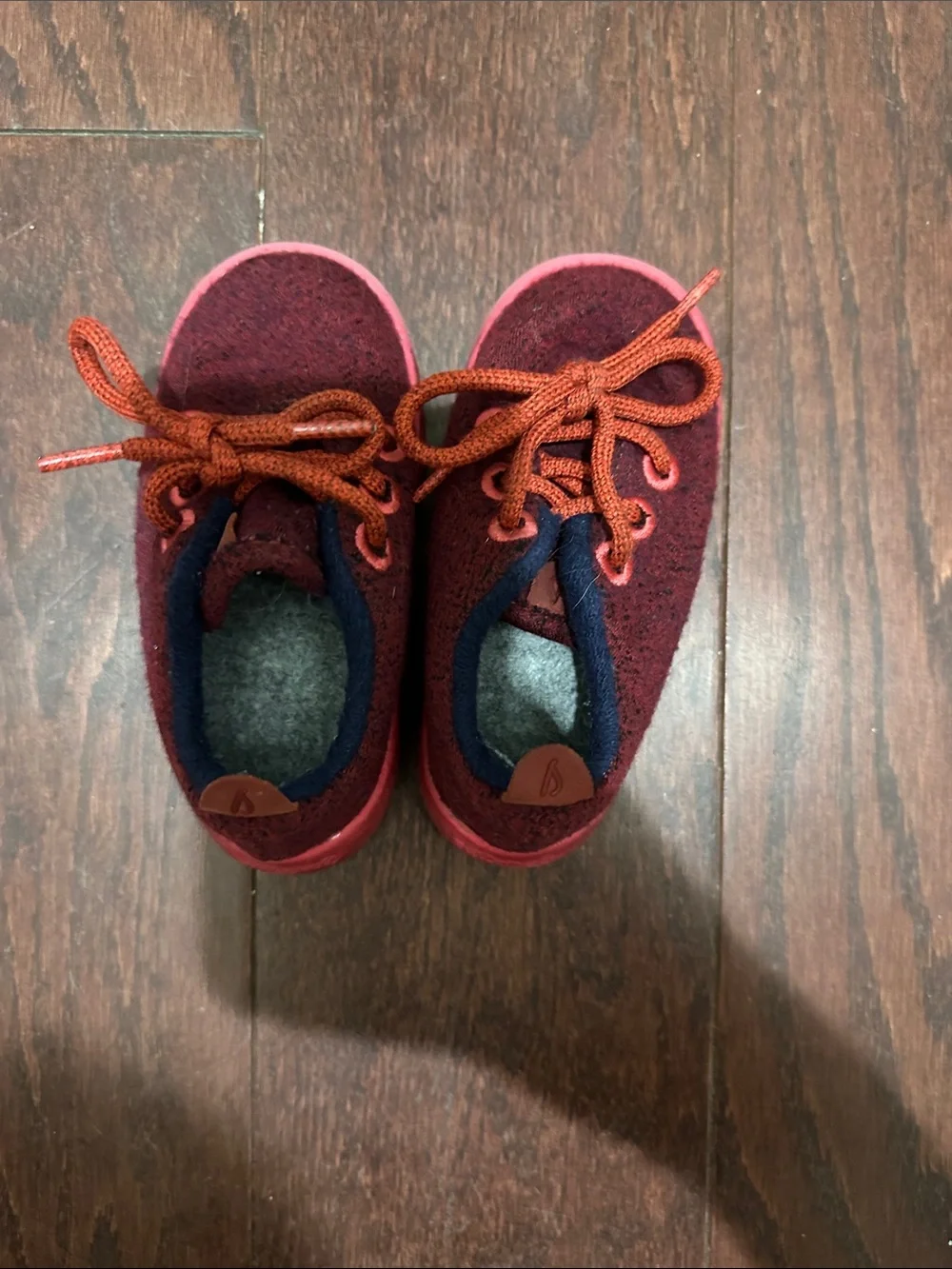 allbirds size red