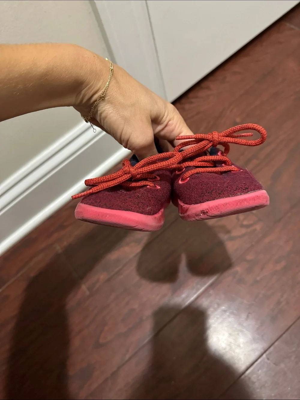 allbirds size red