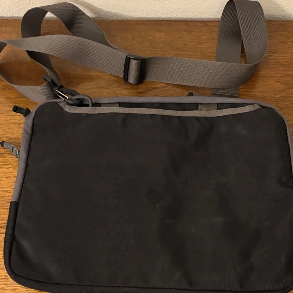 Timbuk2 sleek design