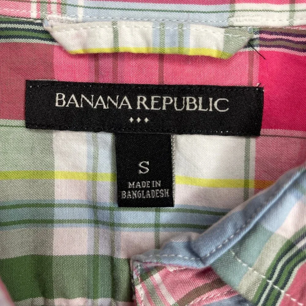 Banana Republic features this