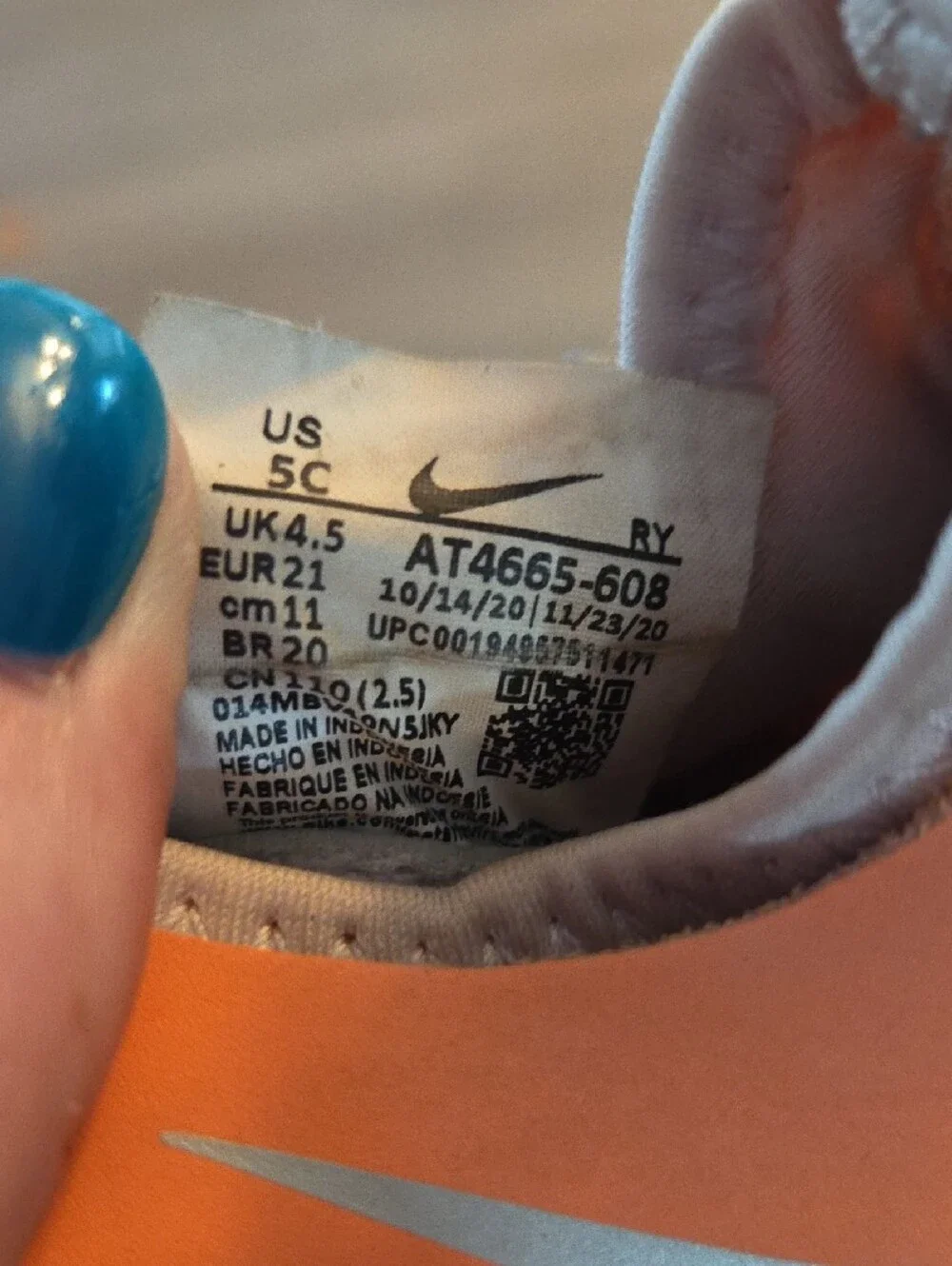 Nike slip design