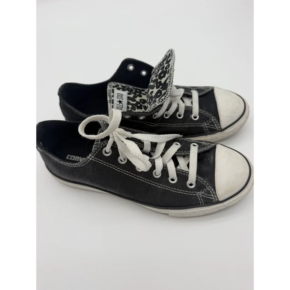 Converse black out