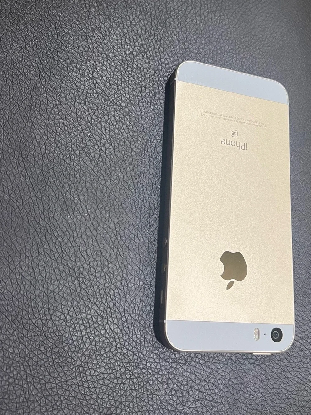 Apple iPhone SE 16GB (1st Gen) Fully Functional AT&T, Wi-Fi 100% Battery Mint