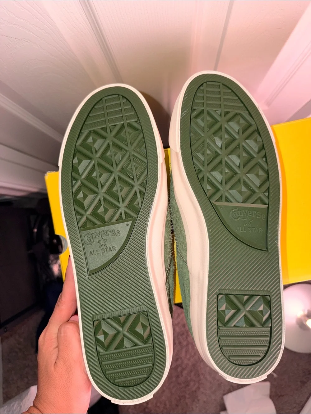 Converse barely worn