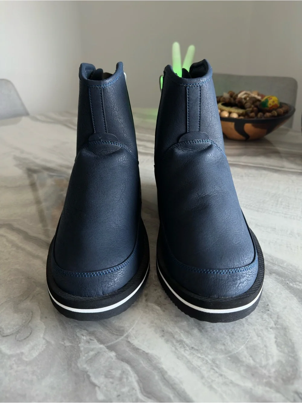 Suicoke sleek lightweight
