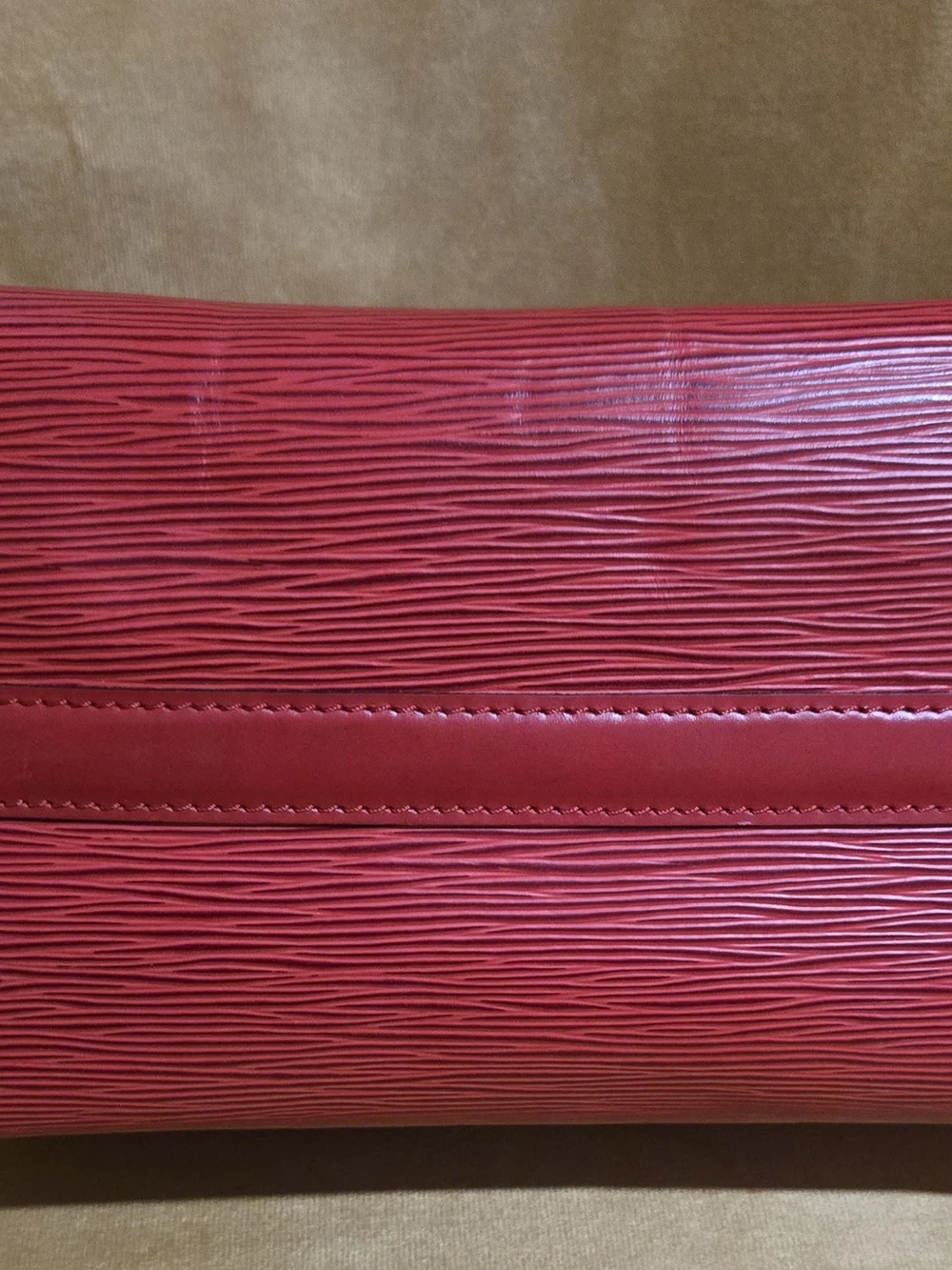 Louis Vuitton compartment front take