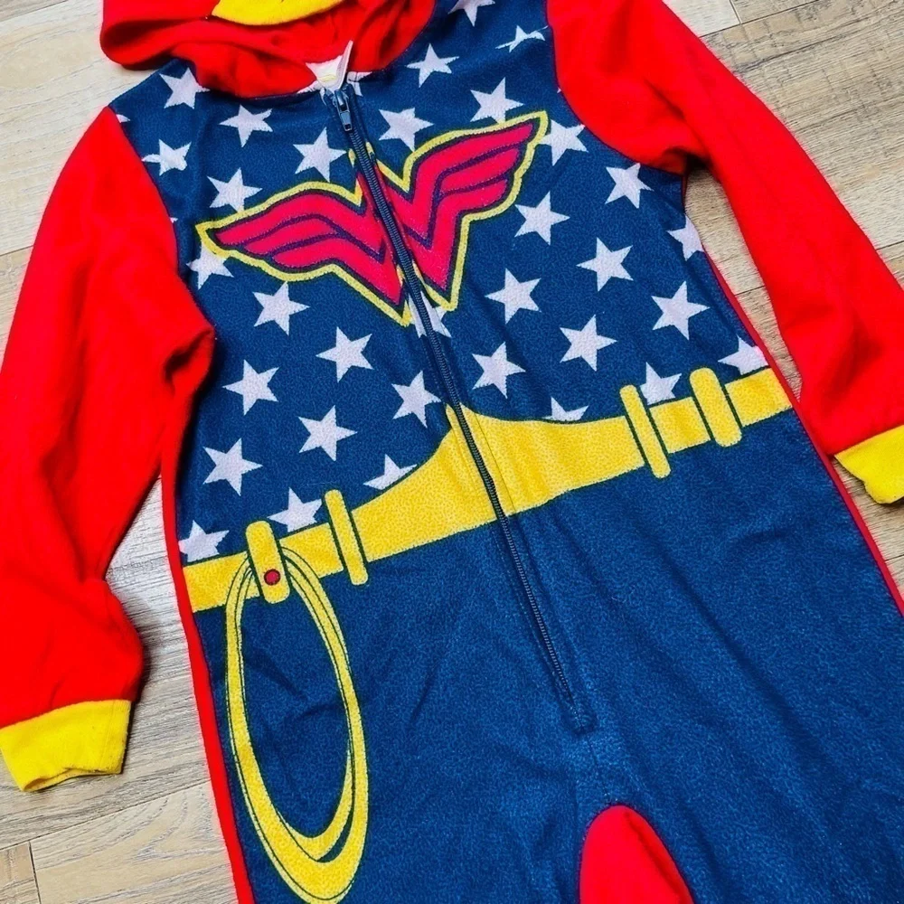 Wonder Woman fight crime