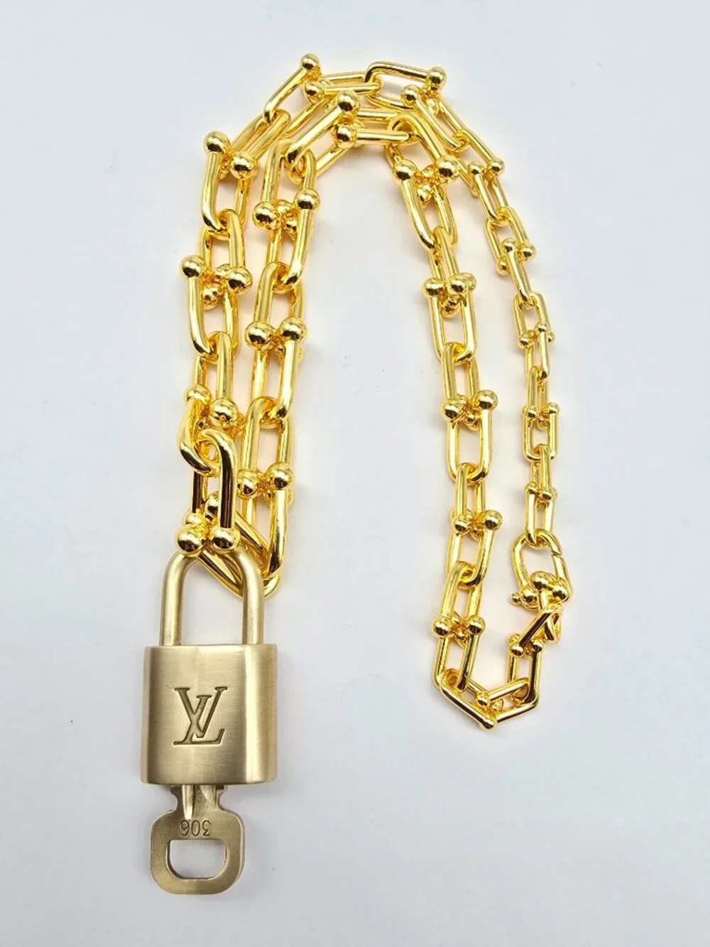 925 Pure Silver 18kPlated HorseShoe Chain w/Authentic Louis Vuitton Gold Padlock