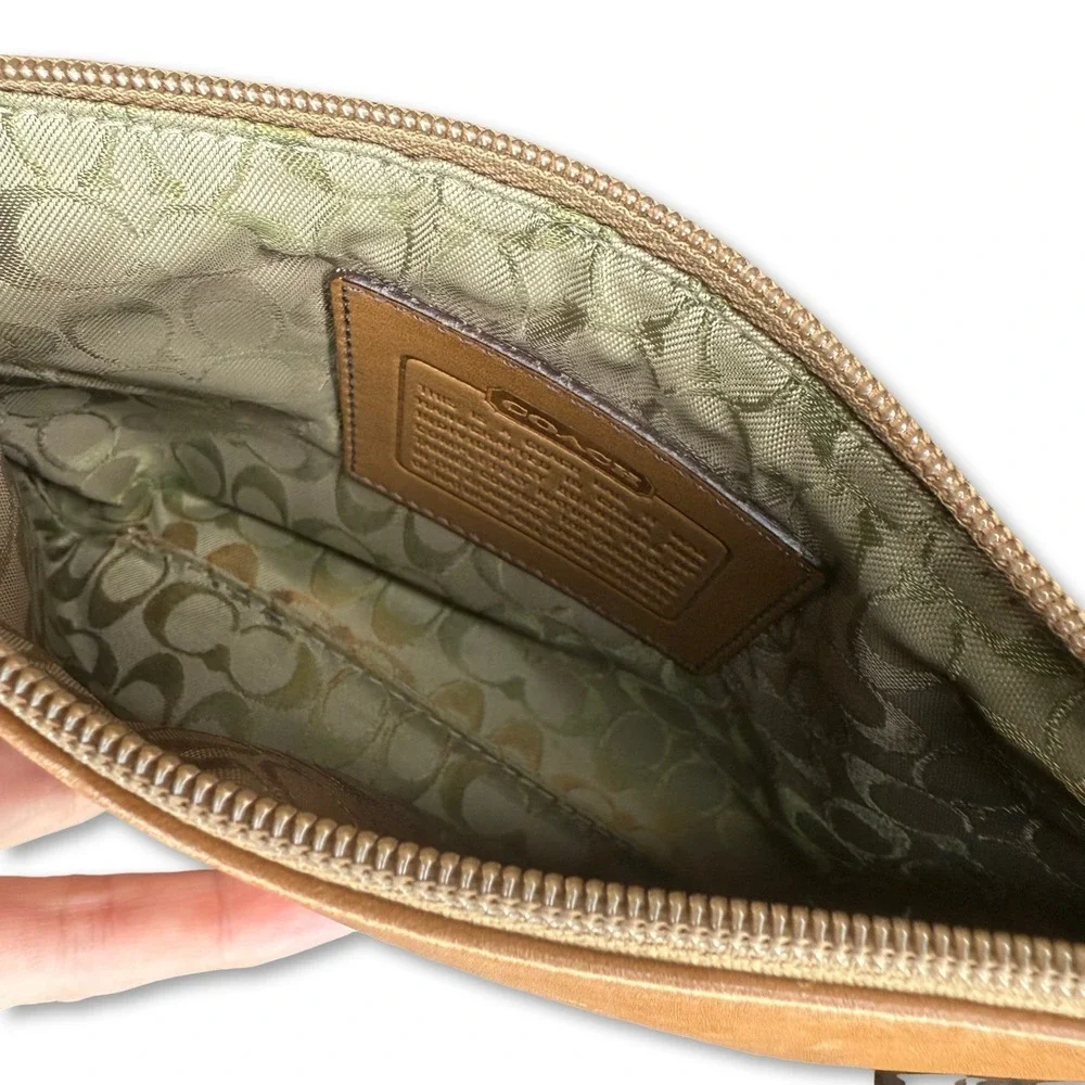 NWOT Coach Vintage Heritage Leather Wristlet w/ Mini Bag Charm