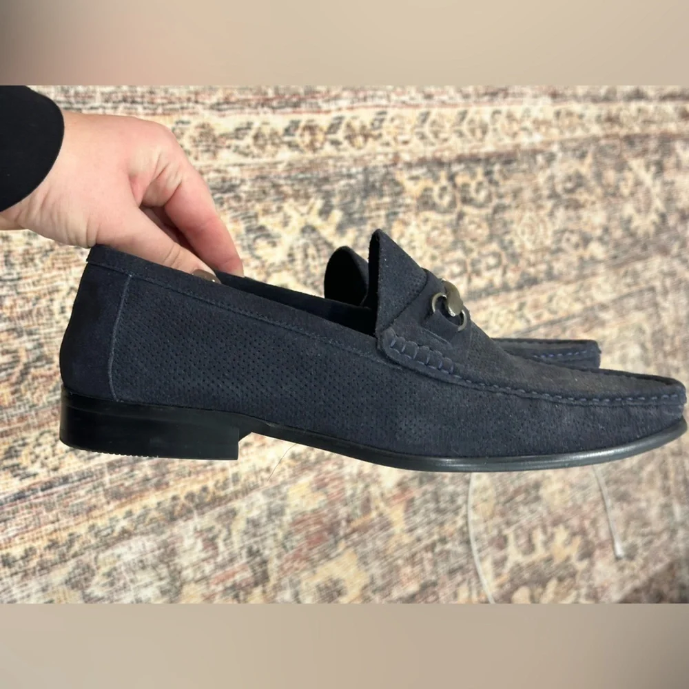 LIKE NEW Saks Fifth Avenue DOMINIC 2 Navy Perforated Suede Loafers 10.5