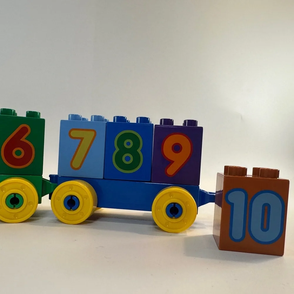 Lego comes pieces