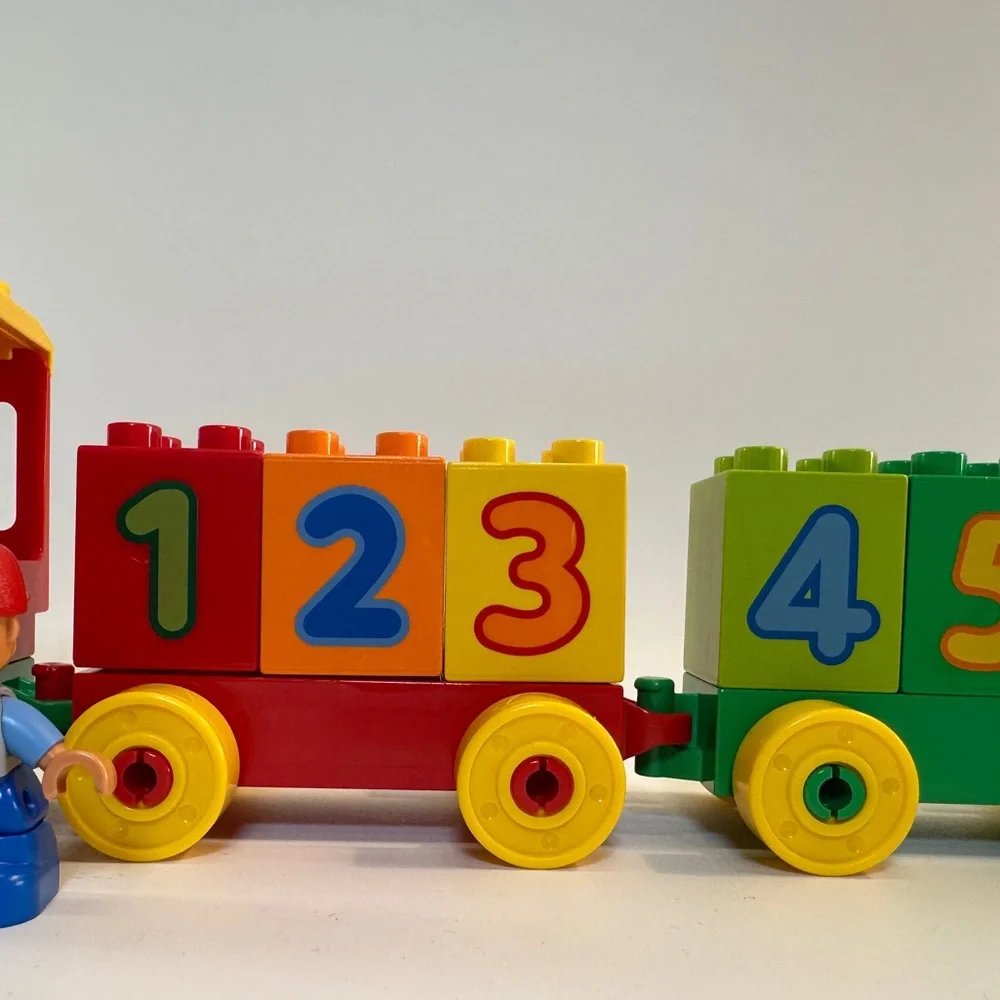 Lego comes pieces