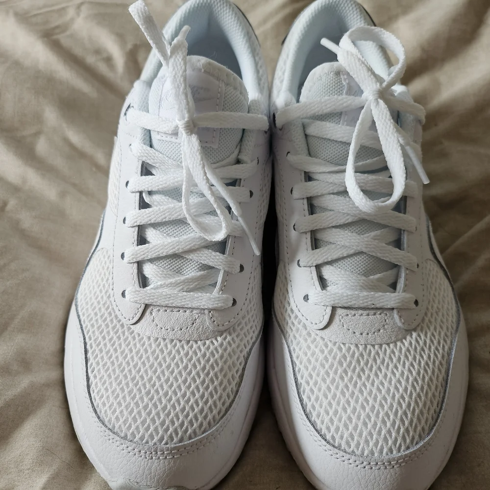 Nike step out