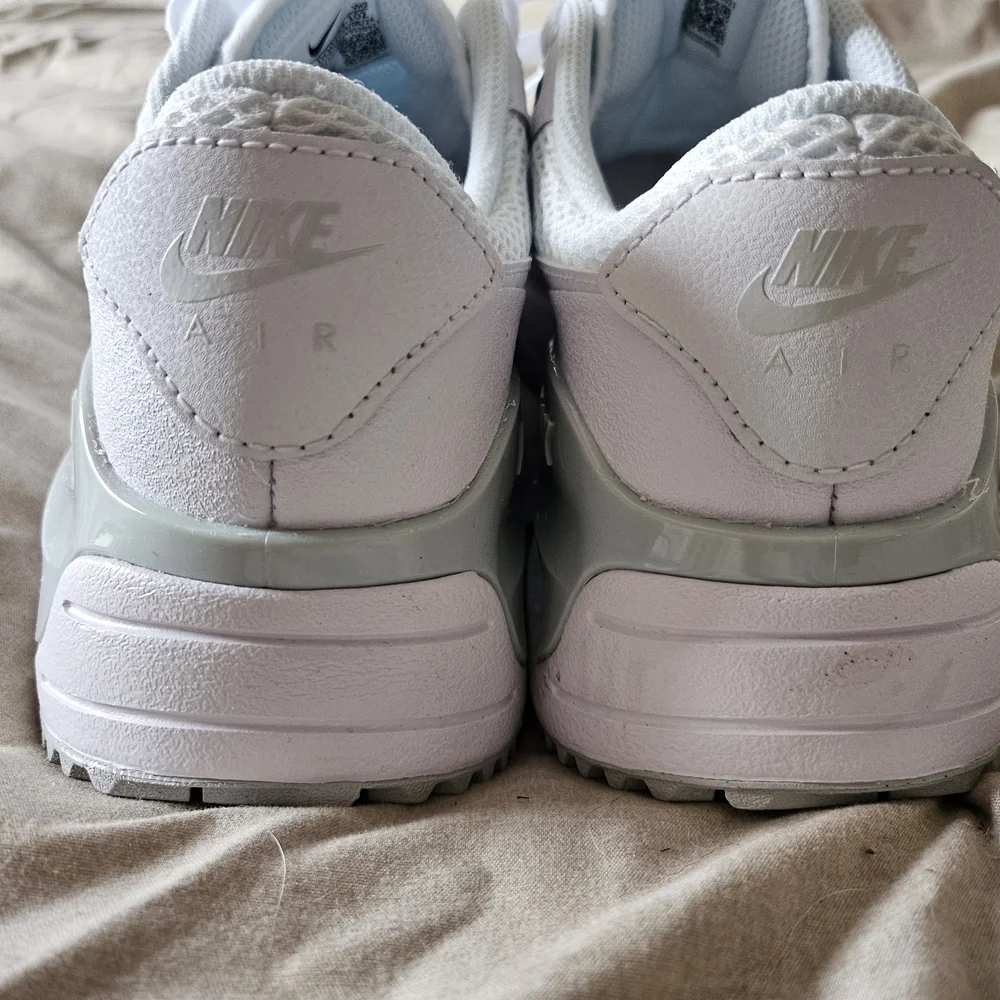 Nike step out