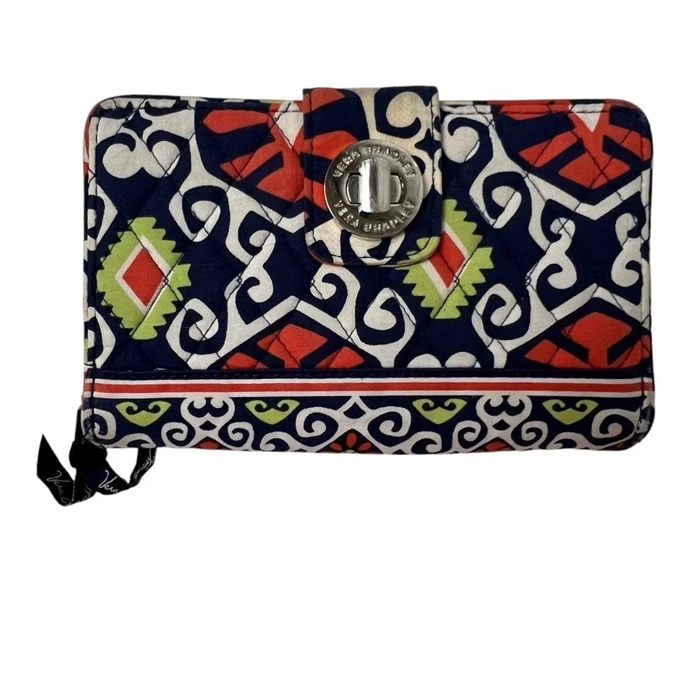 Vera Bradley preowned looks