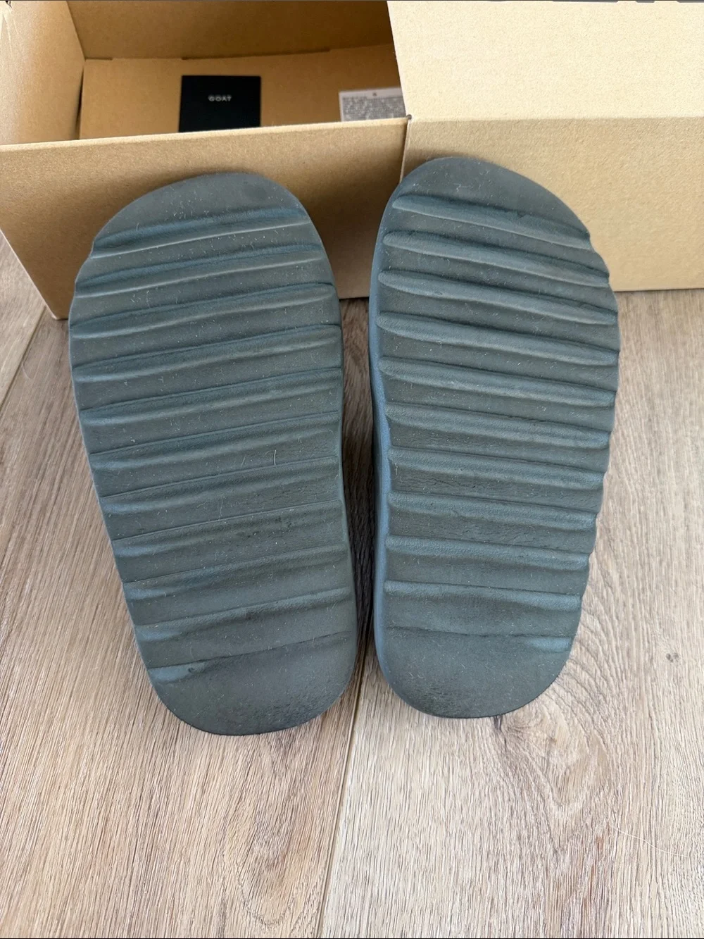 adidas yeezy slide