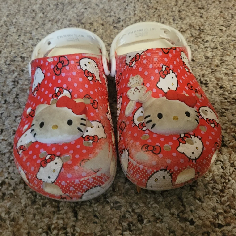 CROCS San Rio Hello Kitty Sandals with Playful Design Size J4‎