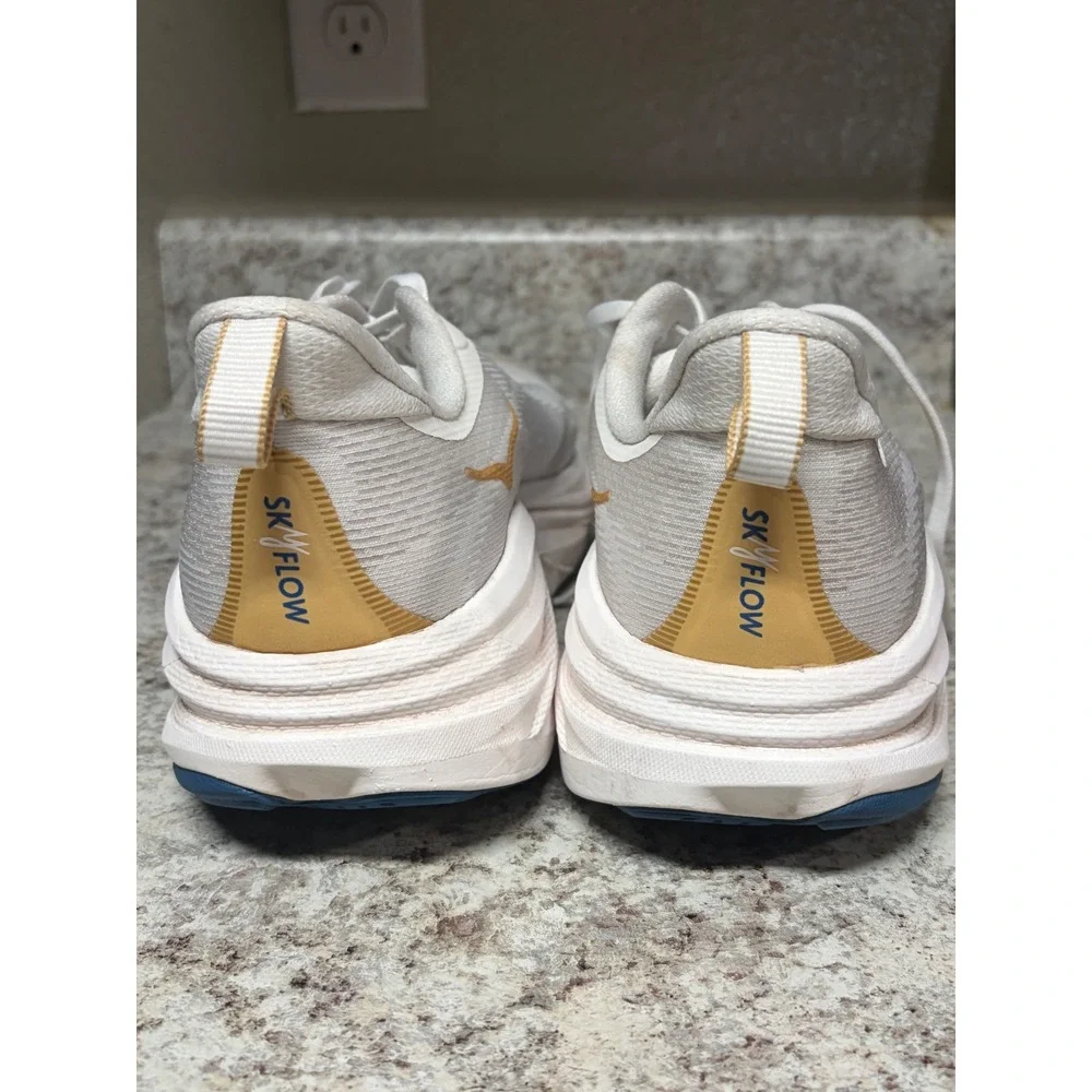 Hoka One One hoka skyflow