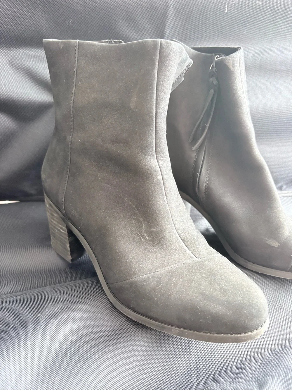 Black toms Women's Ankle Boots - Classic Suede Block Heel