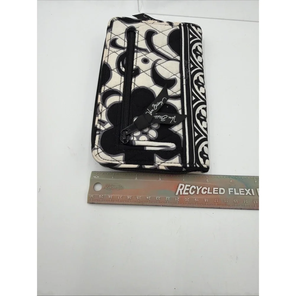 VERA BRADLEY Authentic Turn Lock Wallet Black & White‎ Pattern Great Condition