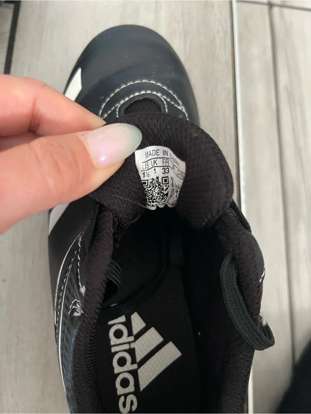 adidas classic black
