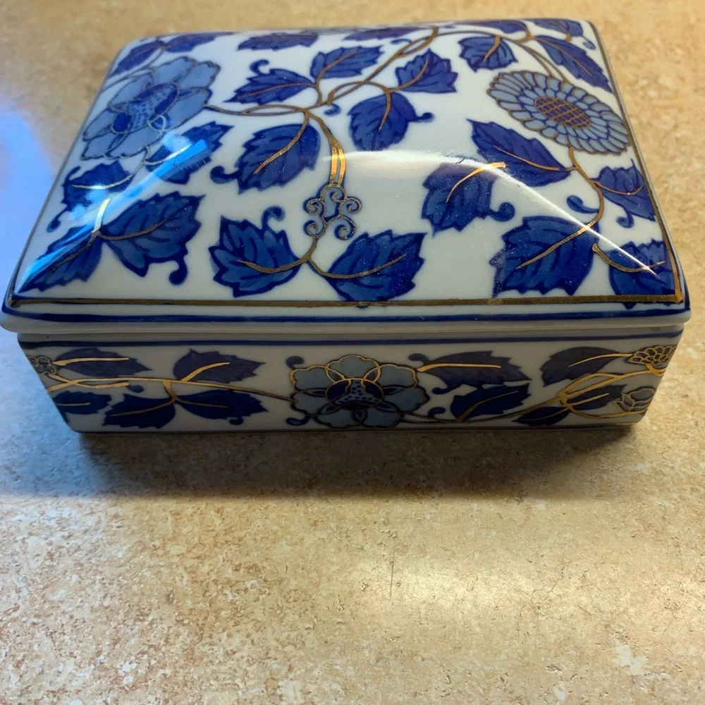 Blue and white trinket box