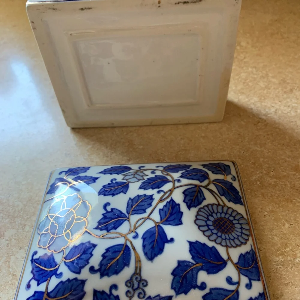 Blue and white trinket box