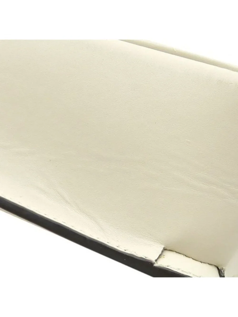 Gucci color ivory