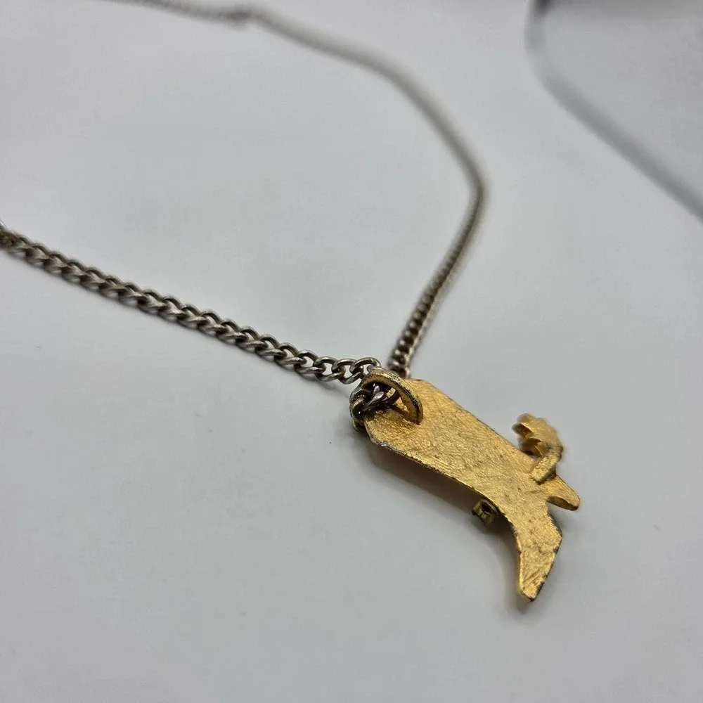 Unbranded gold tone