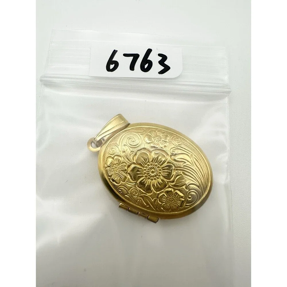 Unbranded 18k gold