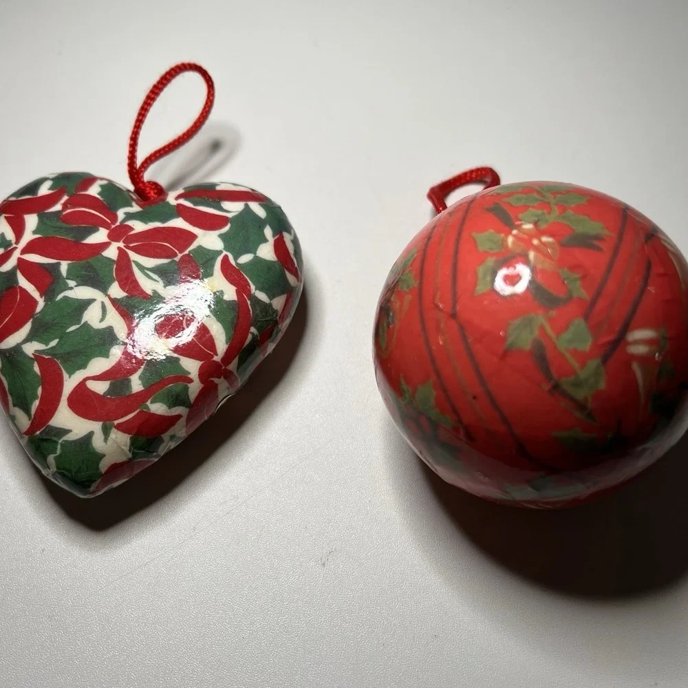 Set Of 2 papier-mâché Ornaments Vintage Holly Winter‎ Foliage